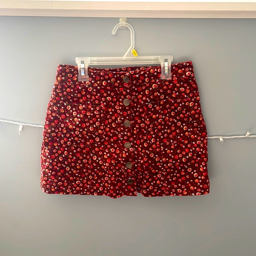 Flower pattern mini skirt